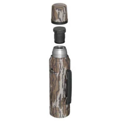 Stanley Classic Legendary Bottle 1 L - Insulated Bottle 7 Stanley Classic Legendary Bottle 1 L - Insulated Bottle -Robe Outdoor Shop stanley classic legendary bottle 1 l insulated bottle detail 3