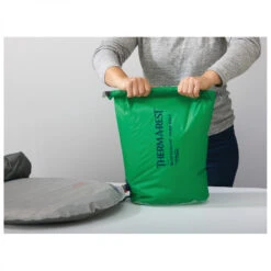 Therm-a-Rest BlockerLite Pump Sack - Stuff Sack -Robe Outdoor Shop therm a rest blockerlite pump sack stuff sack detail 3
